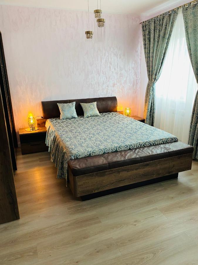 B&B Iasi - Dina Lux Iasi Apartment - Bed and Breakfast Iasi