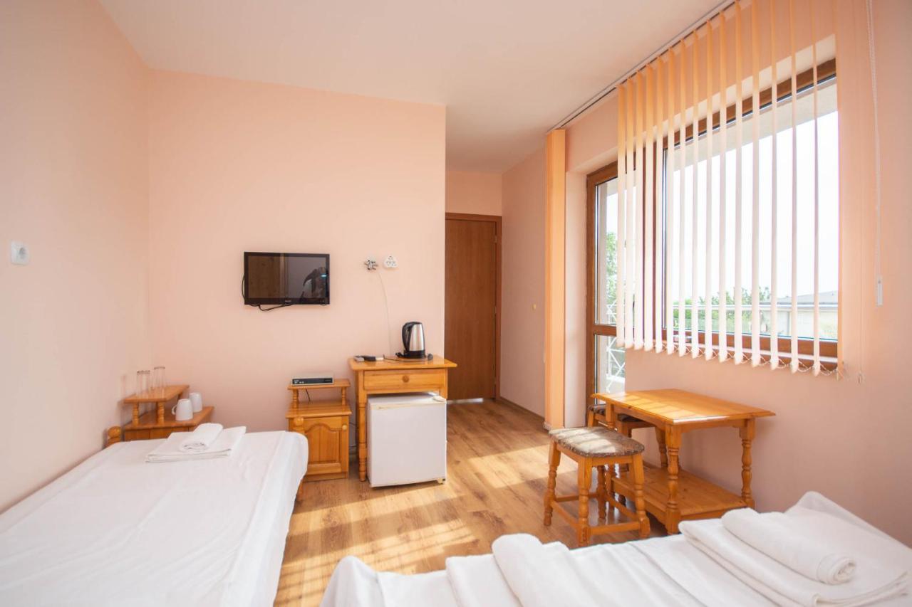 Camera Tripla Budget