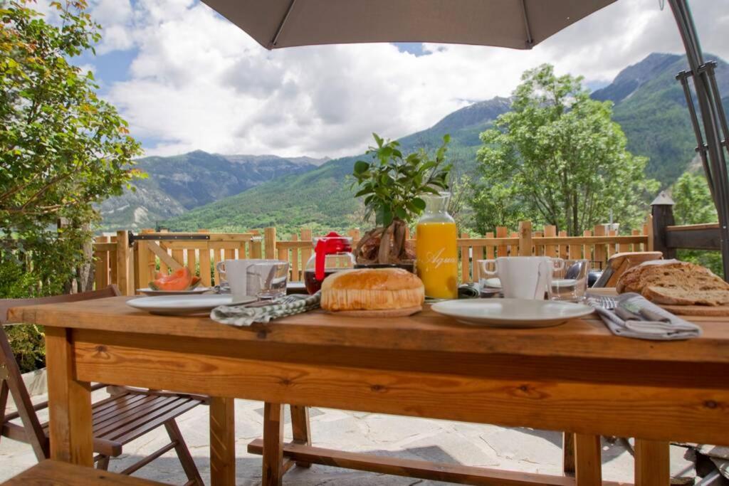 * CALME ET COZY *WIFI*VUE IMPRENABLE* - Bed and Breakfast