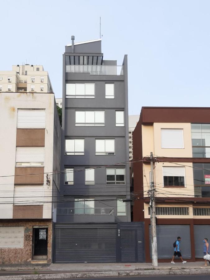 Studio contemporâneo em prédio novo - B&B