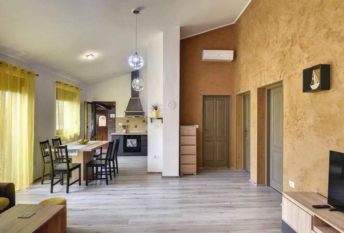 Villa con 2 Camere da Letto