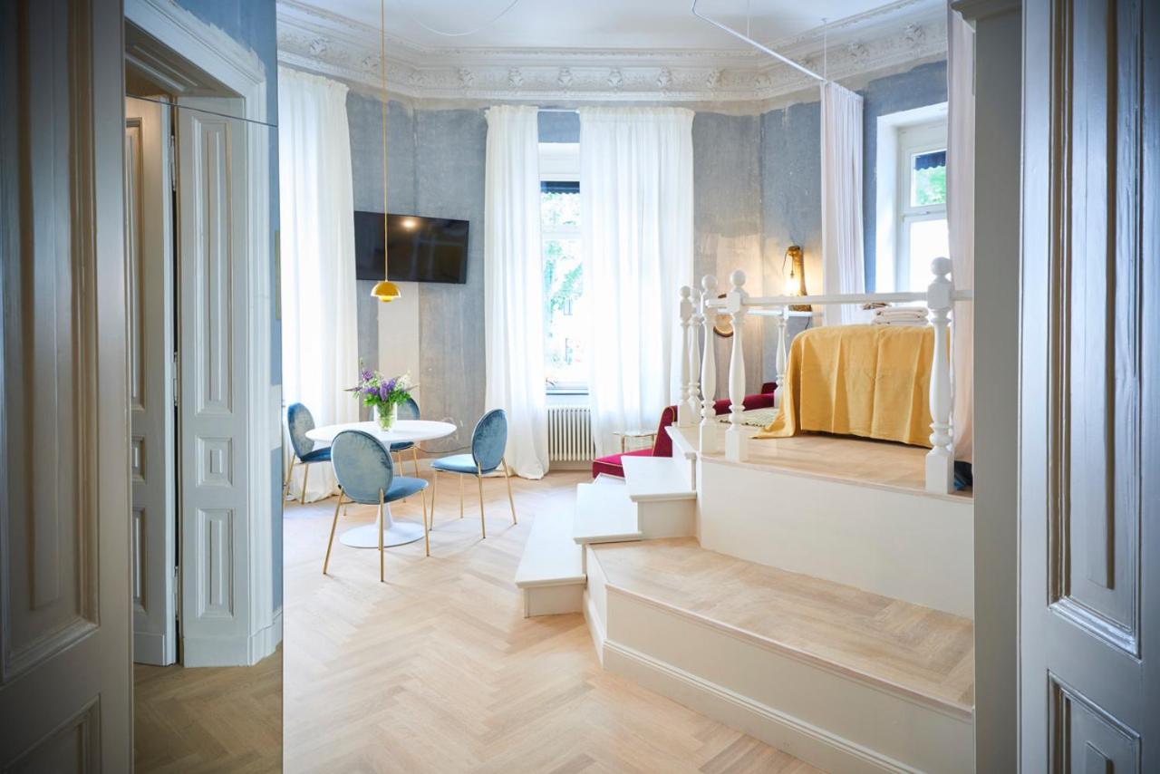 Two-Bedroom Apartment - Tschaikowskistr. 19