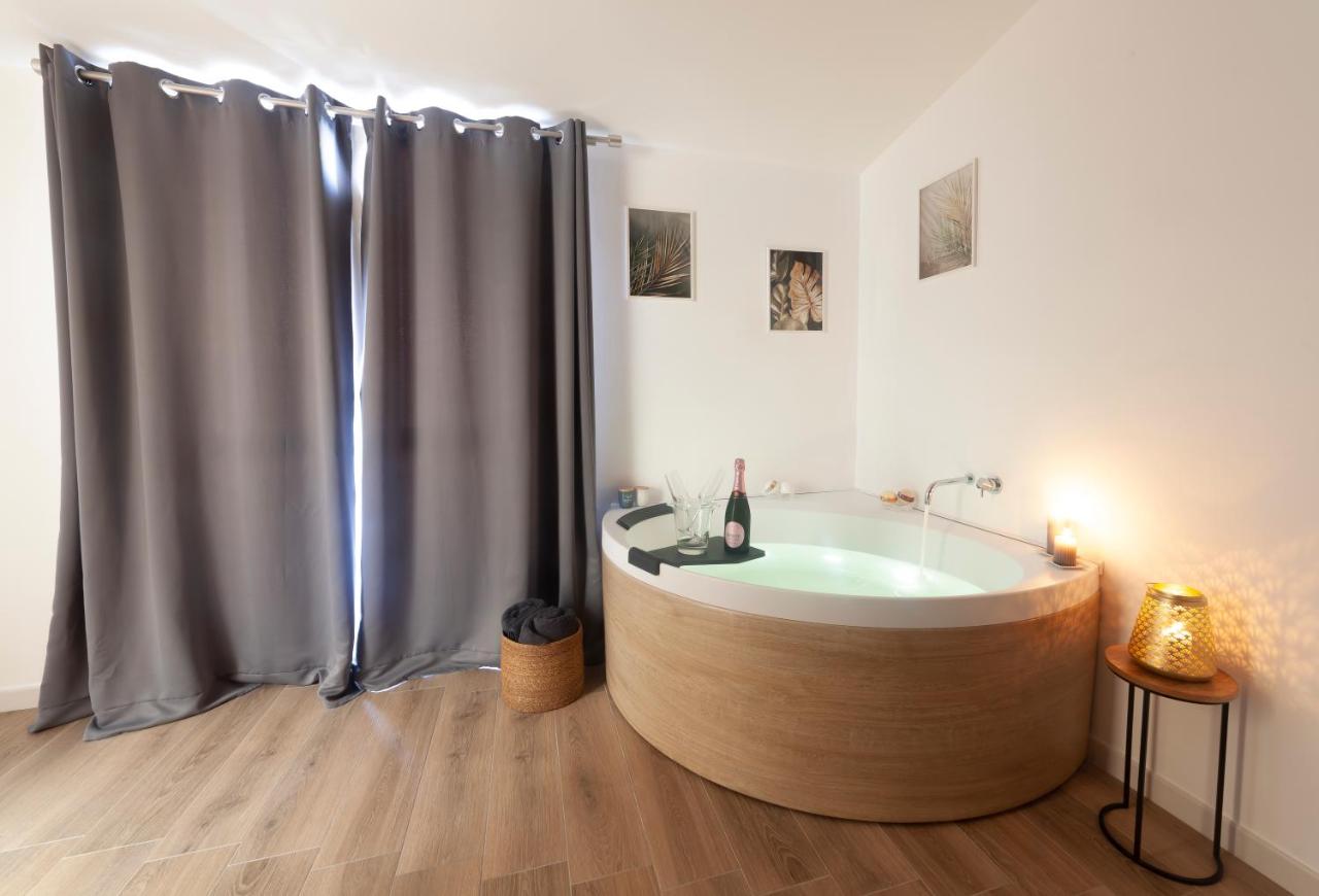 Suite Lit Queen-Size avec Baignoire Spa