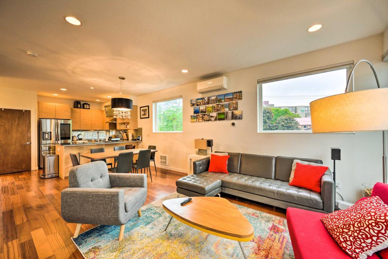 B&B Seattle - Urban Seattle Retreat with Rooftop Deck and Views - Bed and Breakfast Seattle