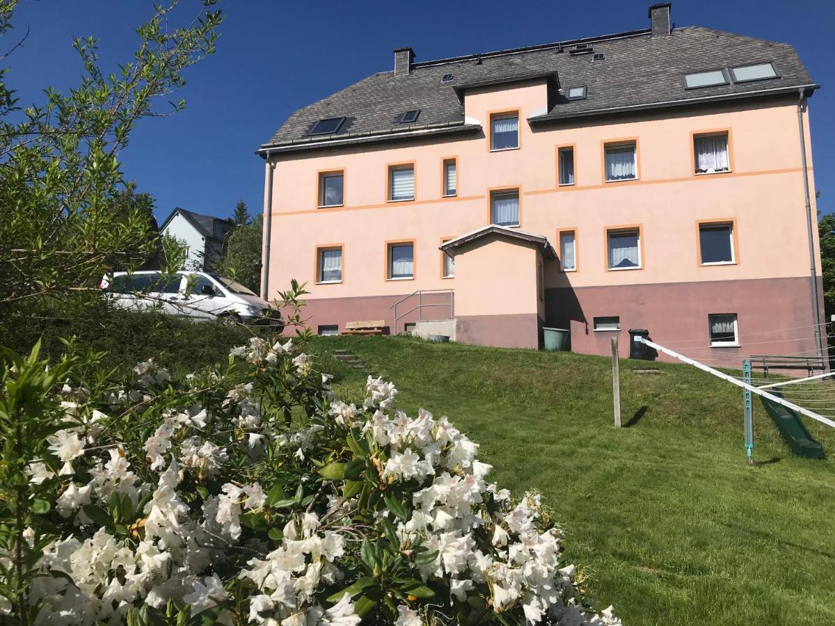 Ferienwohnung Beate Oberwiesenthal - 70qm - ideal für Familien und Paare - 2 Schlafzimmer - große Wohnküche - Parkplatz - Bed and Breakfast