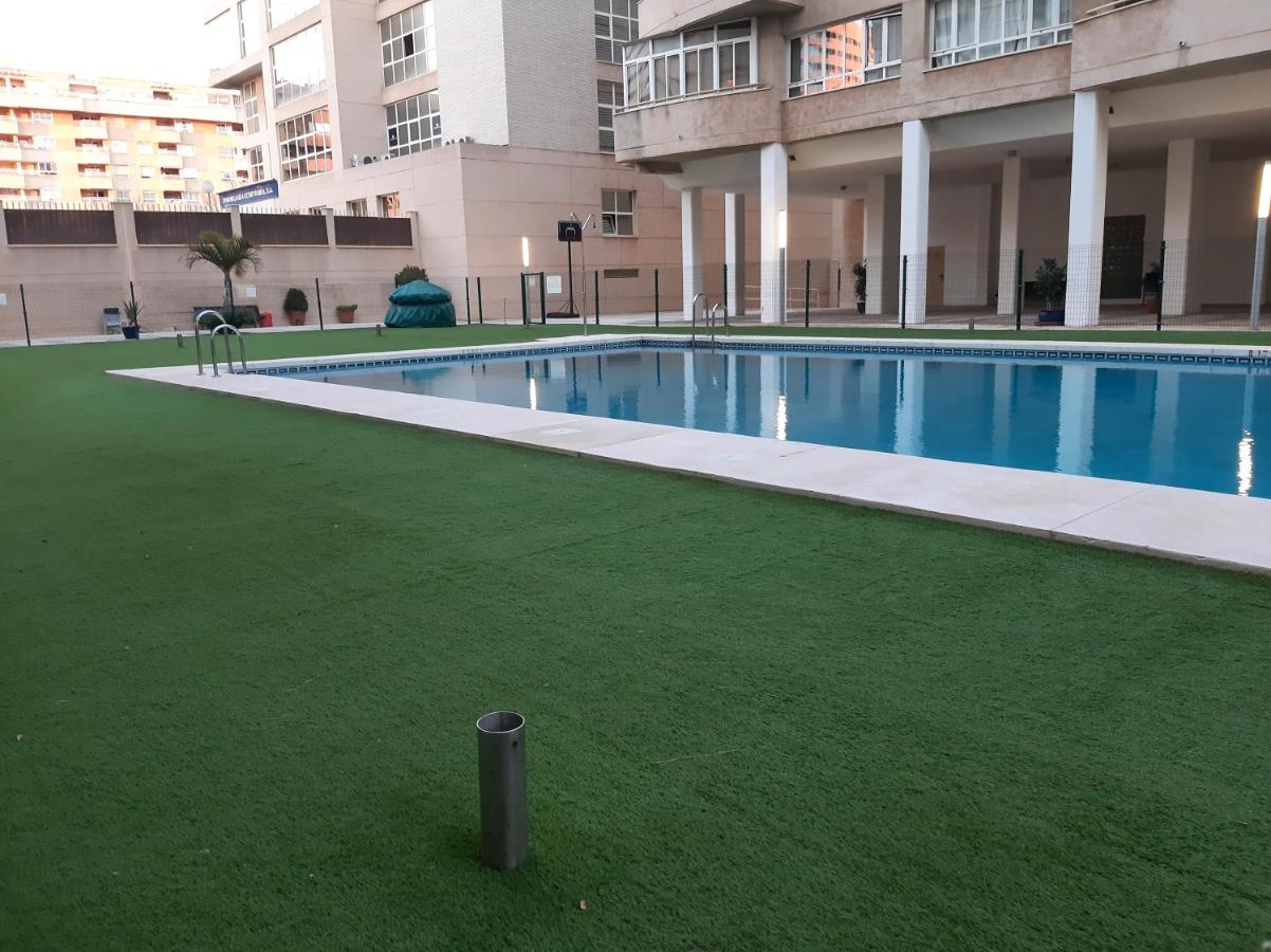 WintowinRentals Teatinos, Metro, Free Parking & Pool. - Chambres d’hôtes Málaga