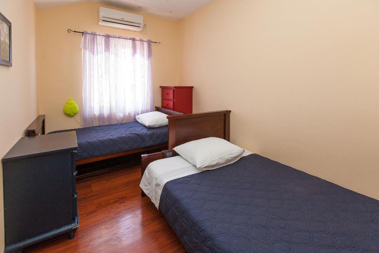 Appartamento con 2 Camere da Letto, Balcone e Vista mare