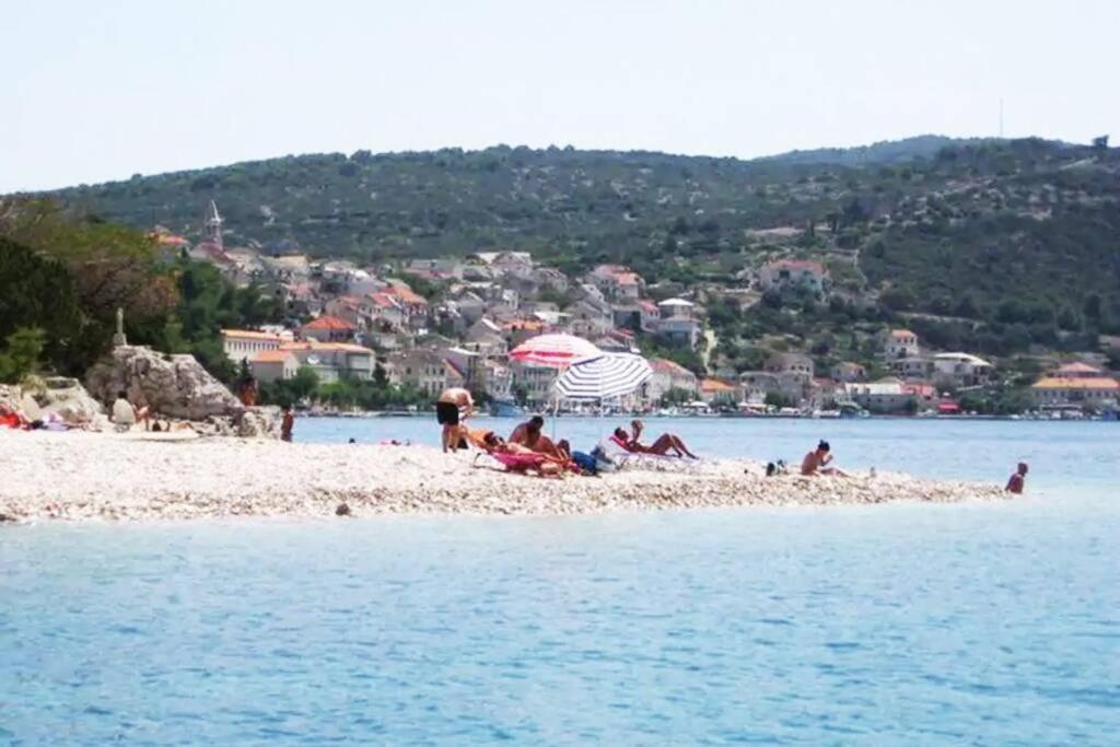 SEAVIEW apartment SPARKLE ISKRA - Povlja, Brač - Chambres d’hôtes