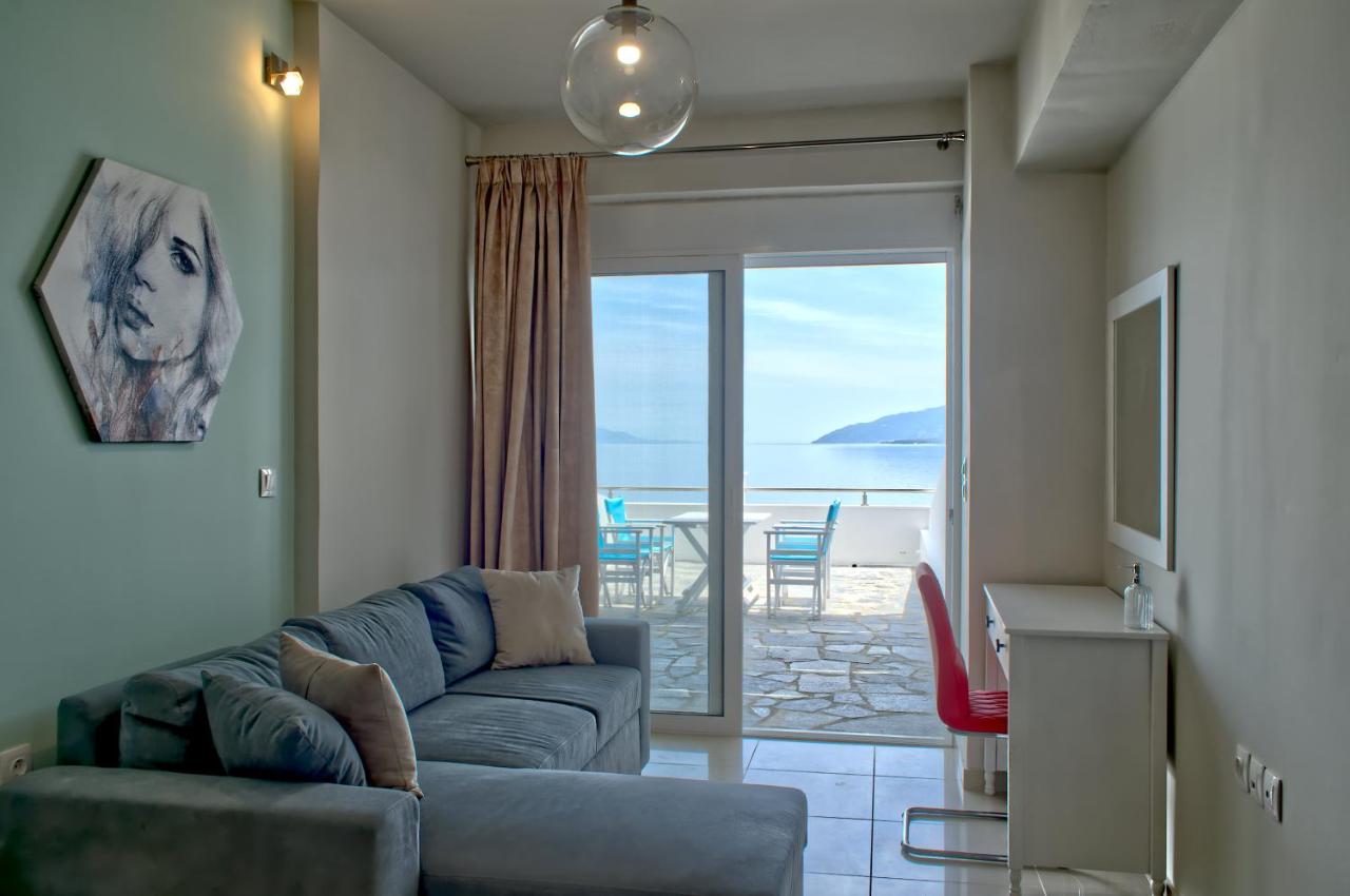 Epipleon Luxury Suites -101- Δωμάτιο 45τμ με βεράντα 30τμ μπροστά στη θάλασσα - B&B Lepanto