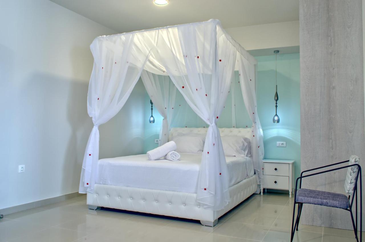 B&B Naupacte - Epipleon Luxury Suites -101- Δωμάτιο 45τμ με βεράντα 30τμ μπροστά στη θάλασσα - Bed and Breakfast Naupacte