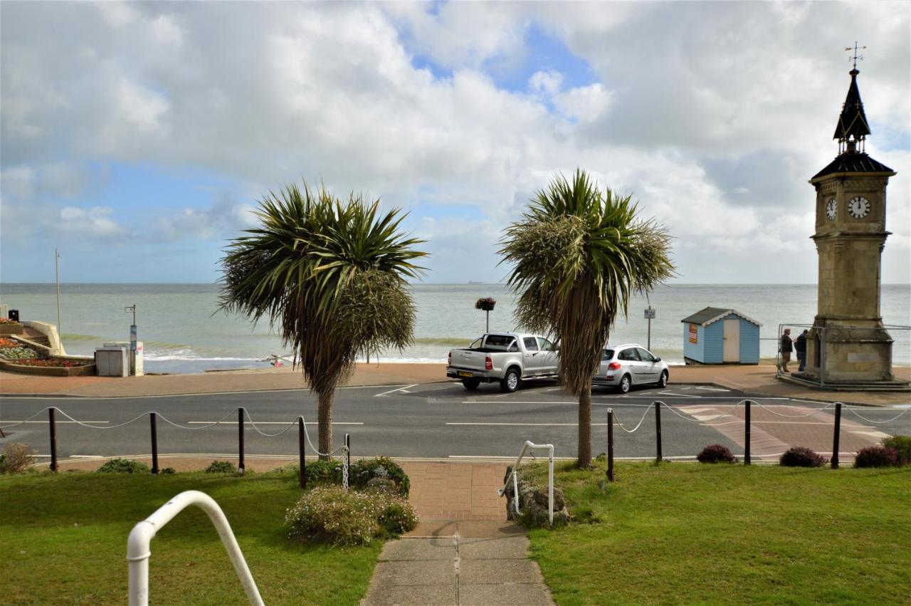 B&B Shanklin - Pink Beach Holiday Apartments - Bed and Breakfast Shanklin