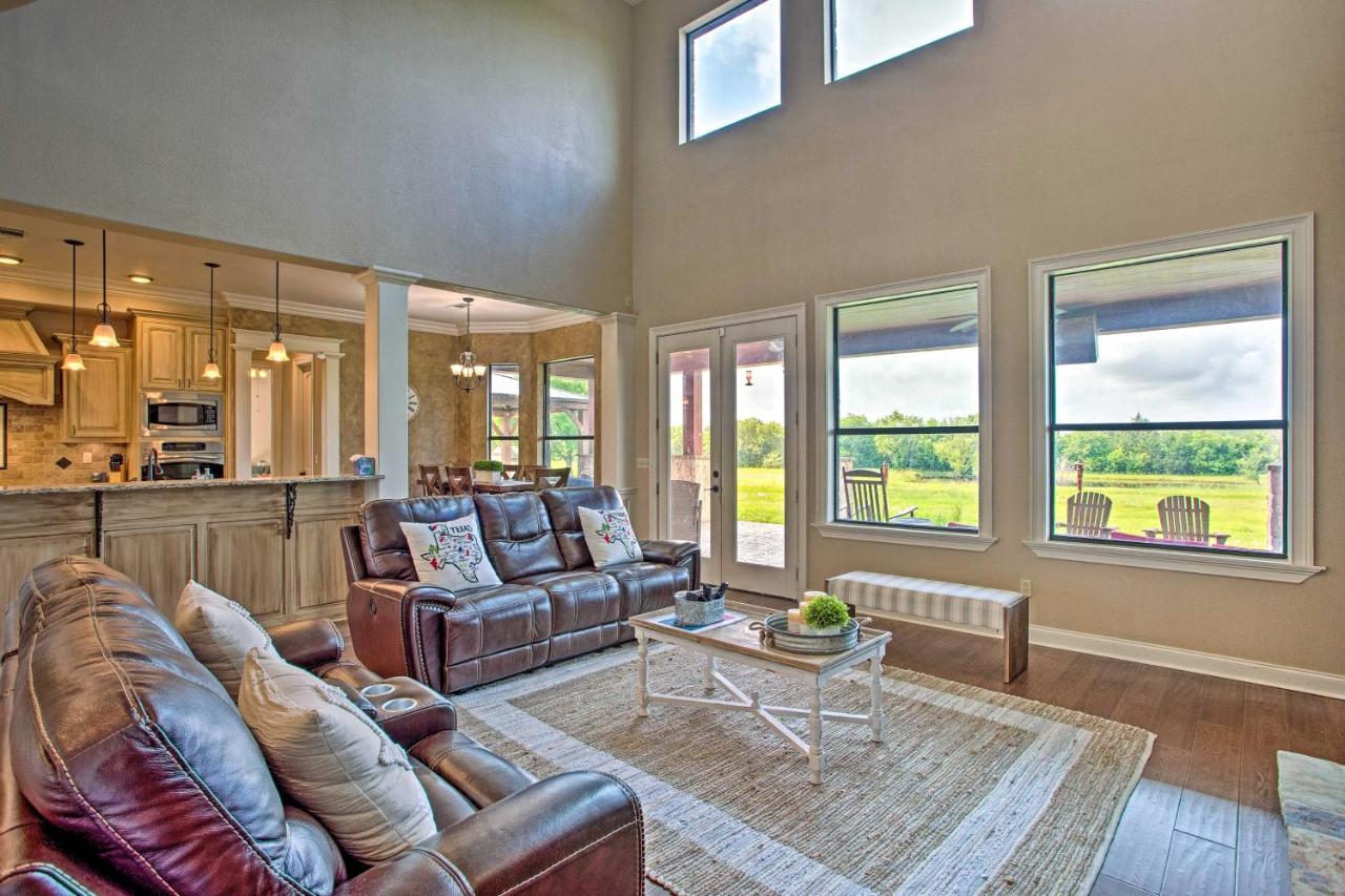 Home with Game Room and Fireplace 14 Mi to McKinney! - Ferienwohnung Blue Ridge