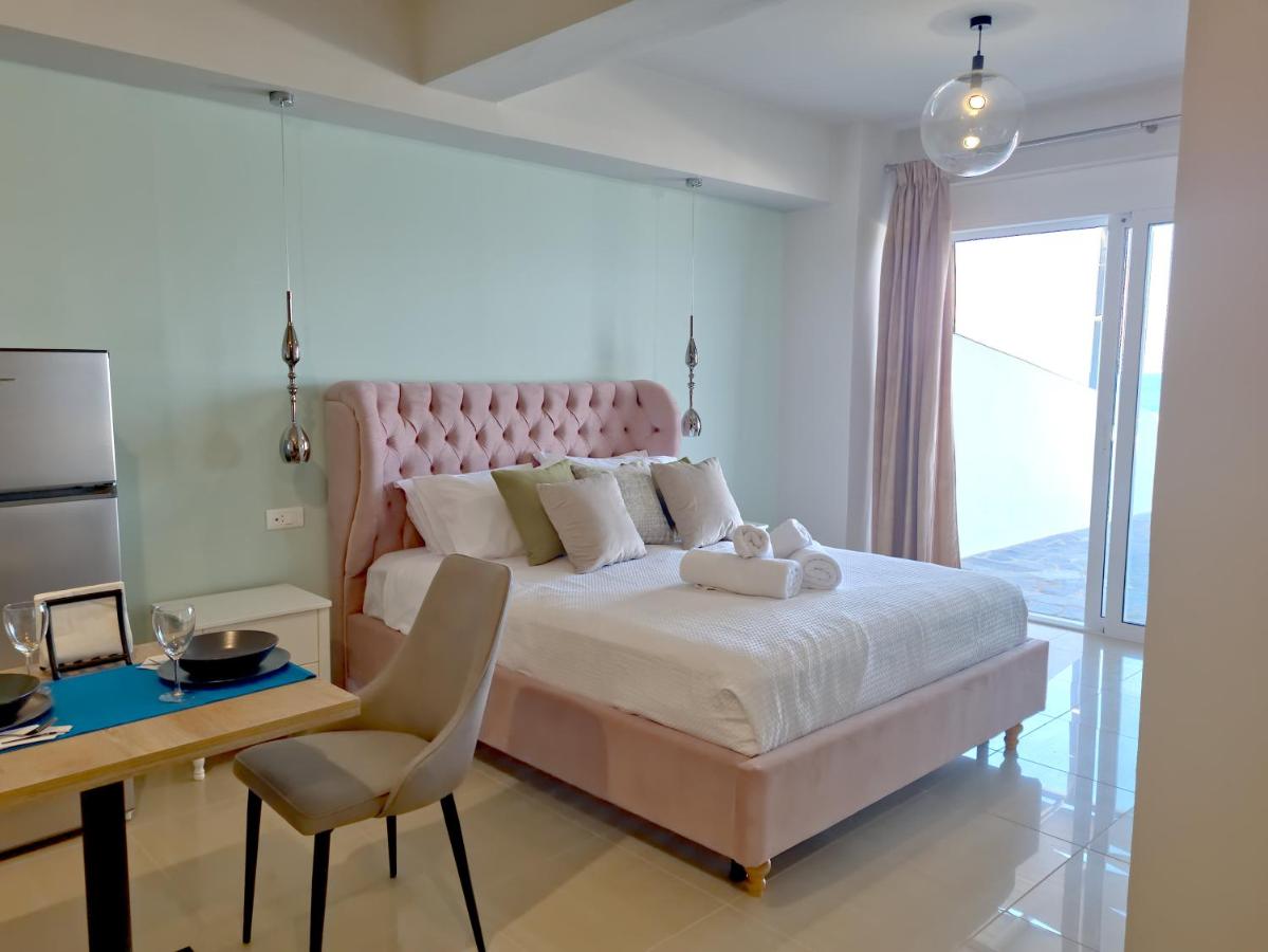 B&B Naupacte - Epipleon Luxury Suites -106- Δωμάτιο 40τμ με βεράντα 45τμ μπροστά στην θάλασσα - Bed and Breakfast Naupacte