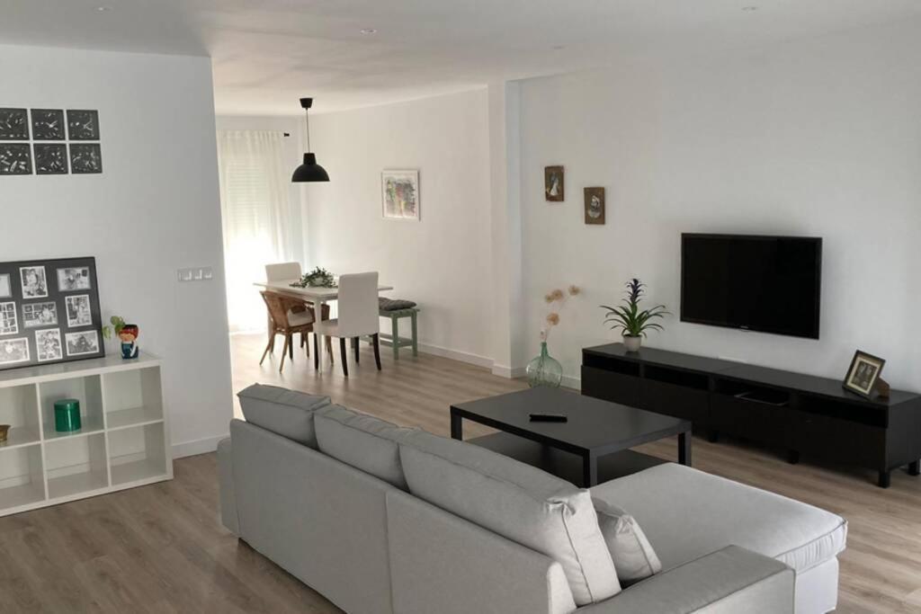 Piso nuevo, céntrico y tranquilo - B&B