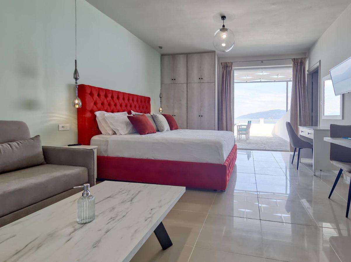 B&B Nafpaktos - Epipleon Luxury Suites -102- Δωμάτιο 45τμ με βεράντα 35τμ μπροστά στη θάλασσα - Bed and Breakfast Nafpaktos