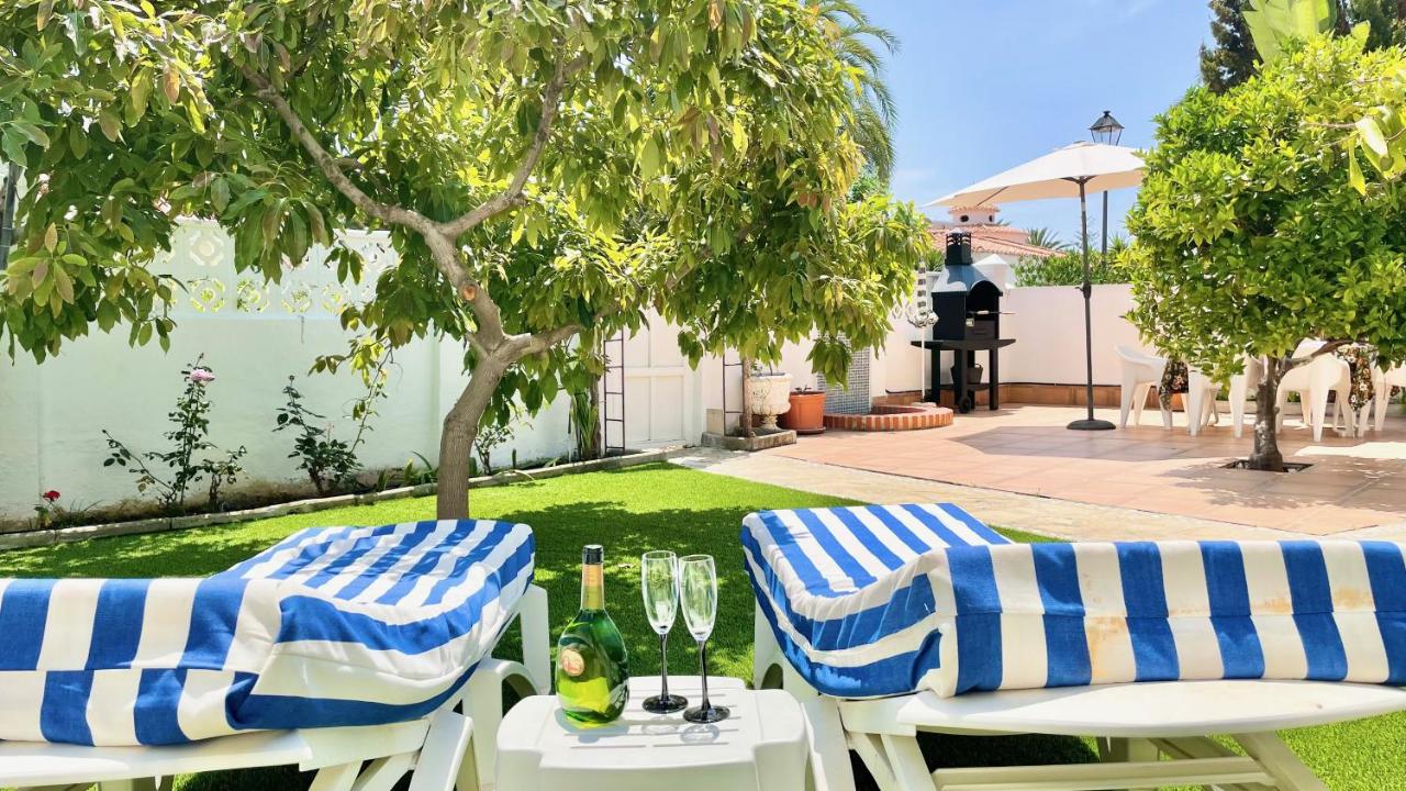 Chalet en primera Línea con 150m2 de Jardín Privado - Chambres d’hôtes Torrox Costa