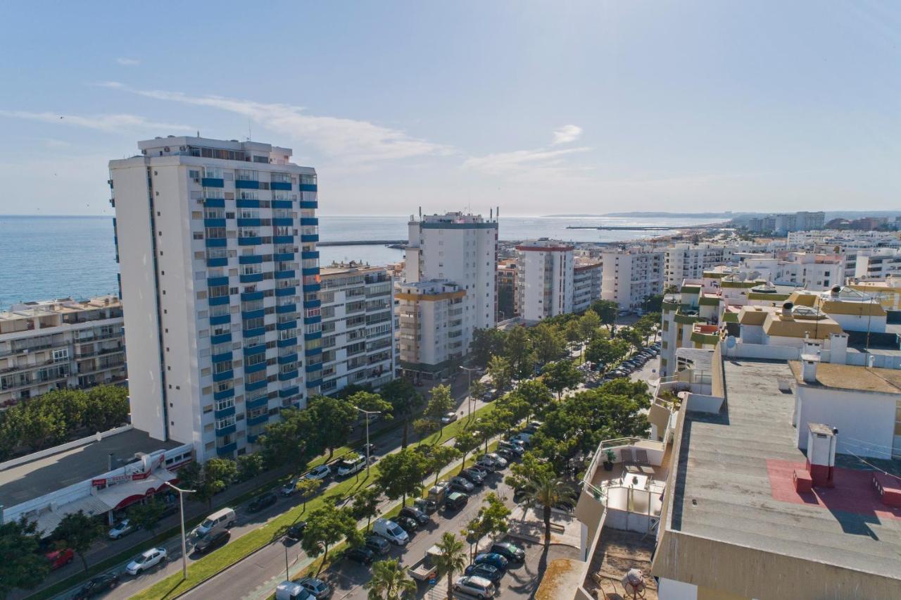 Stylish Algarve Apartment with Spacious Terrace & Sea Views - B&B