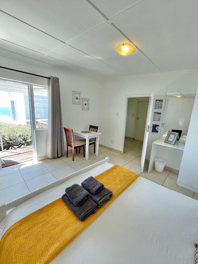 Studio with Balcony and Sea View