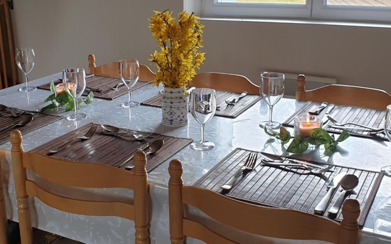 2 Bed Cottage Sleeps 4 with Pool and Pet Friendly - Bed and Breakfast Plémet