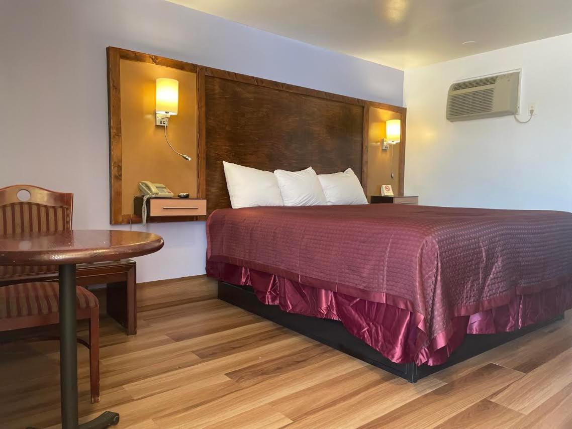 Zimmer mit Kingsize-Bett – Raucher