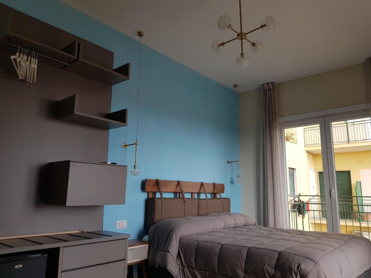 Zimmer mit Kingsize-Bett