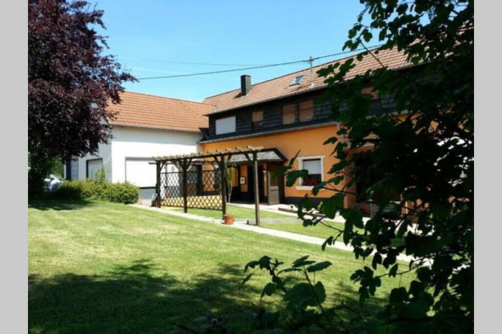 B&B Wawern - Ferienwohnung *Alte-Schreinerei* KLASSEN - Bed and Breakfast Wawern