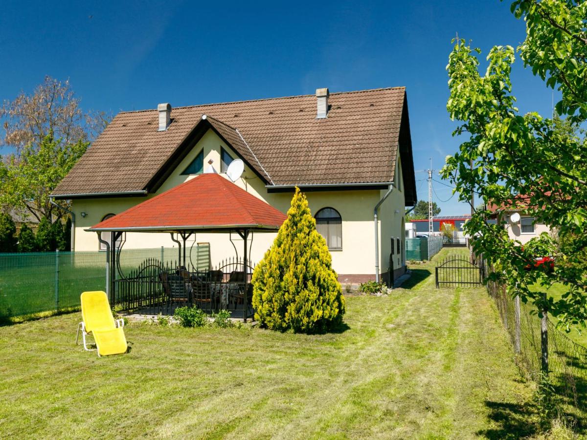 B&B Balatonfenyves - Holiday Home Csilla by Interhome - Bed and Breakfast Balatonfenyves