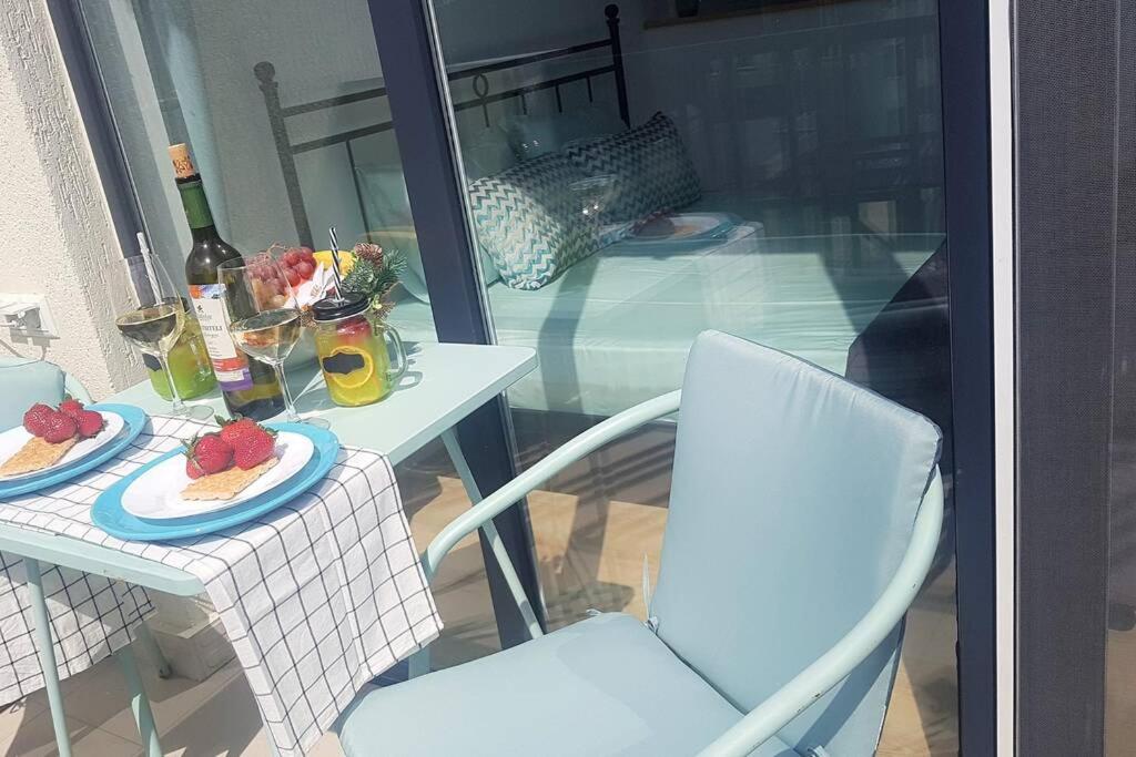 'Mint Fresh' Summer Studio in Batumi City Center - Bed and Breakfast Batoemi