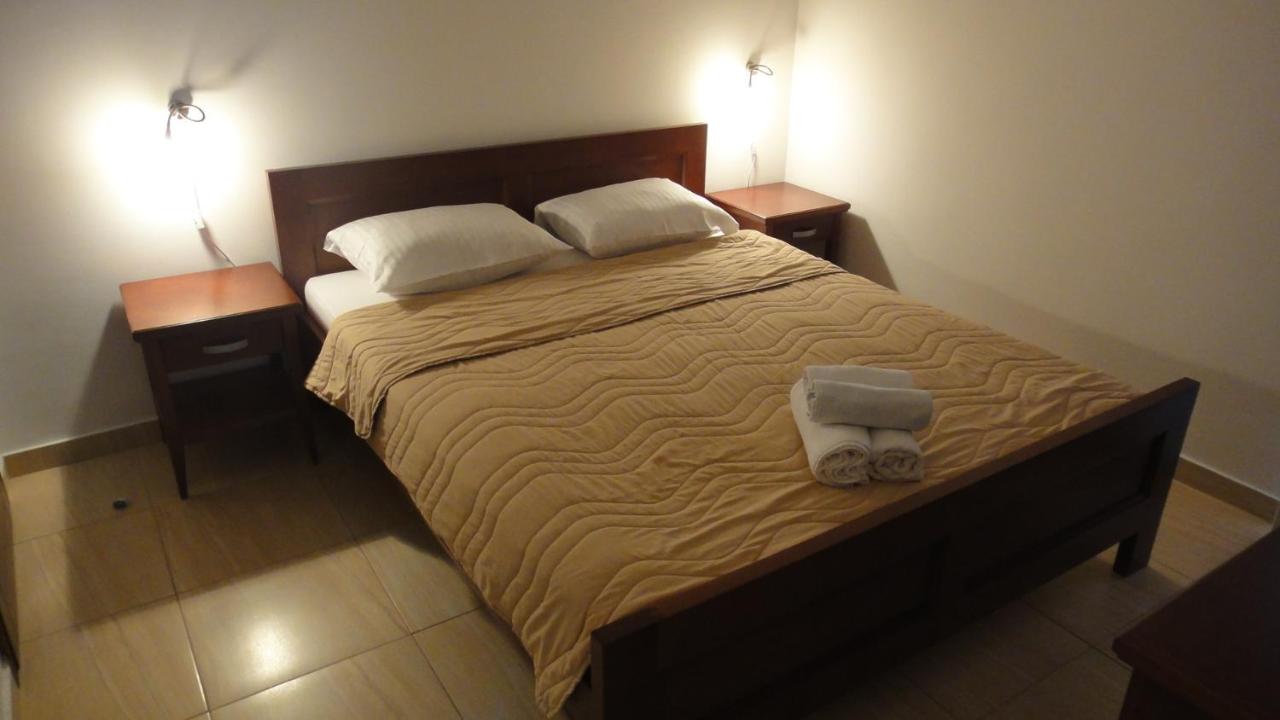 Studio (2 Adults)