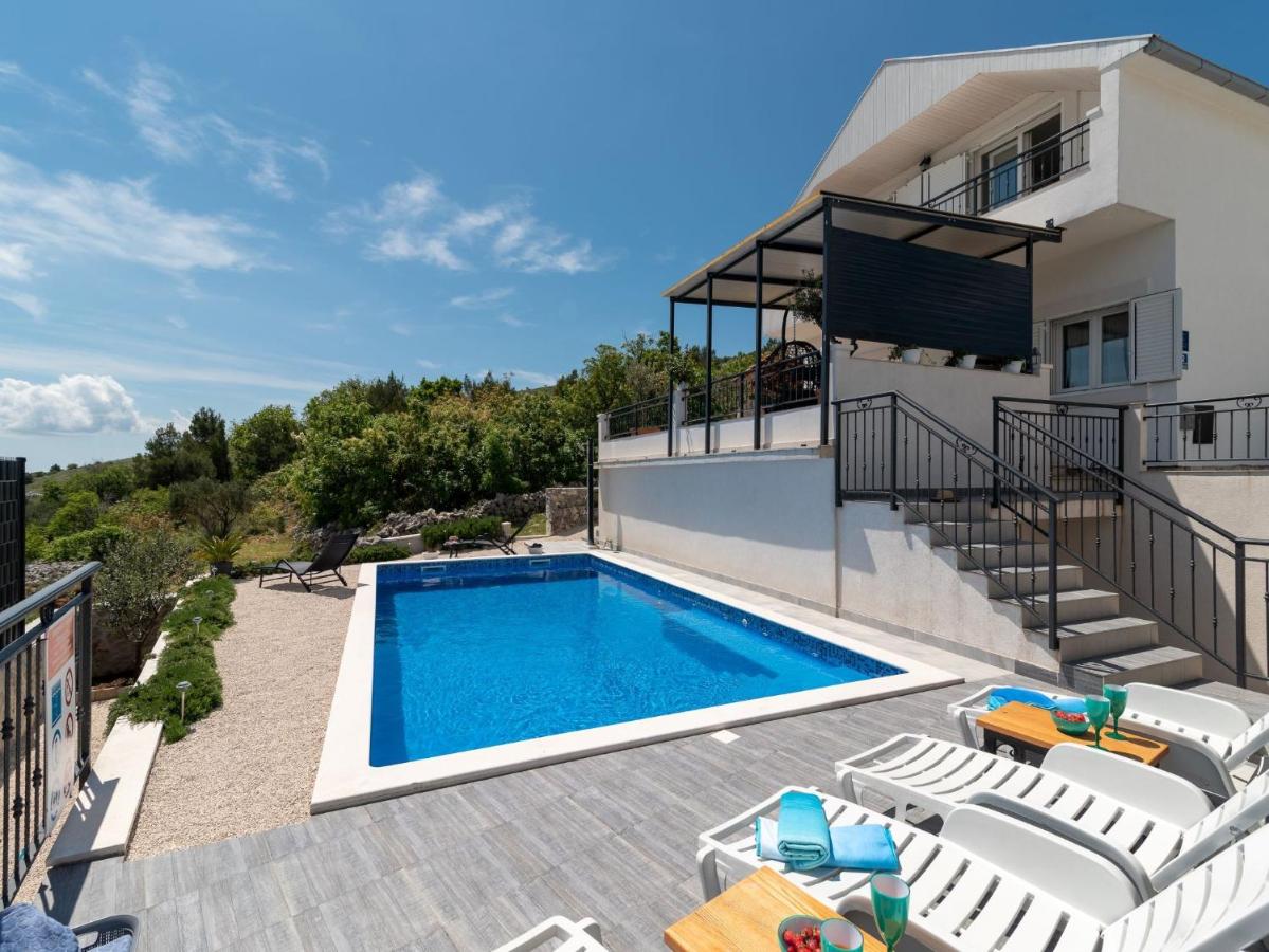 Scenic Sea View,Three Bedroom Villa with Pool - B&B