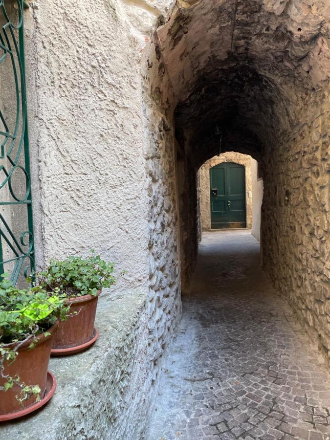 La Casa nei Vicoli: in Centro a Due Passi dal Lago - B&B Mandello del Lario