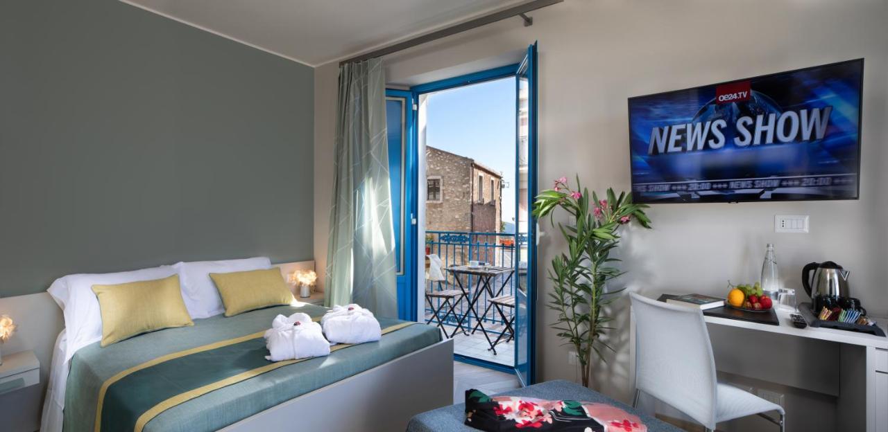 Double Room with Balcony and Sea View