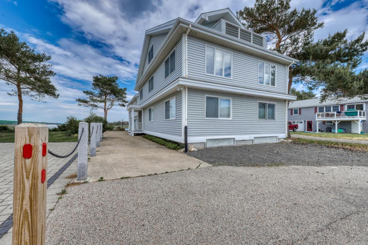 Six Bedroom Holiday Home
