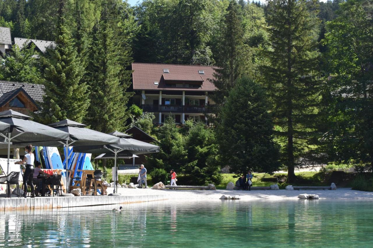 Hiša ob jezeru - House by the Lake - B&B