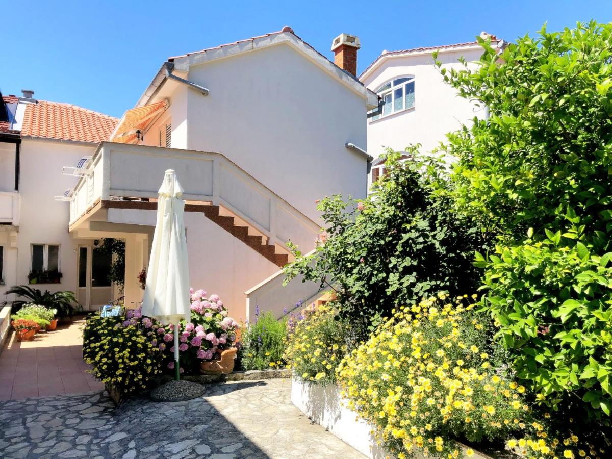 Rooms Vilma close to Rab City - Bed and Breakfast