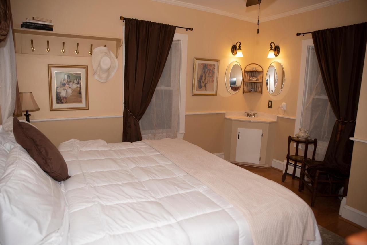 Zimmer mit Kingsize-Bett