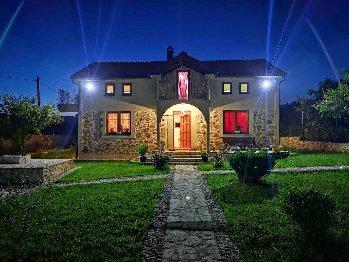 Silent Village Villa with Swimming Pool - Chambres d’hôtes