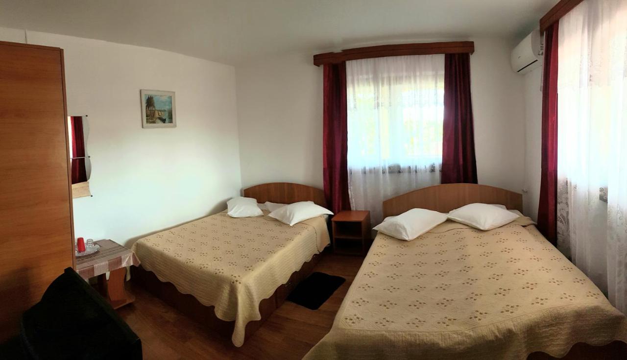 Doppel-/Zweibettzimmer mit privatem, externem Bad