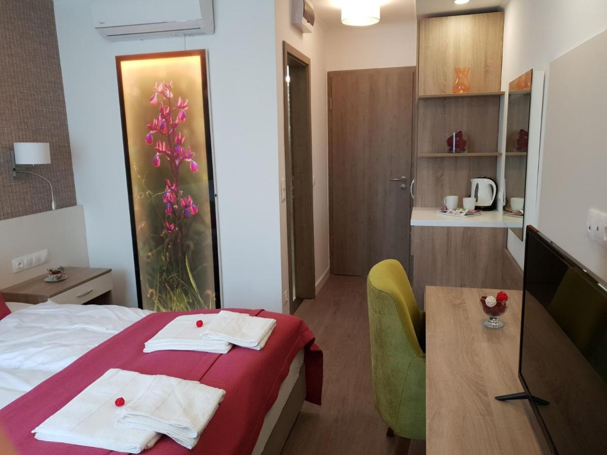 Deluxe Double Room with Shower