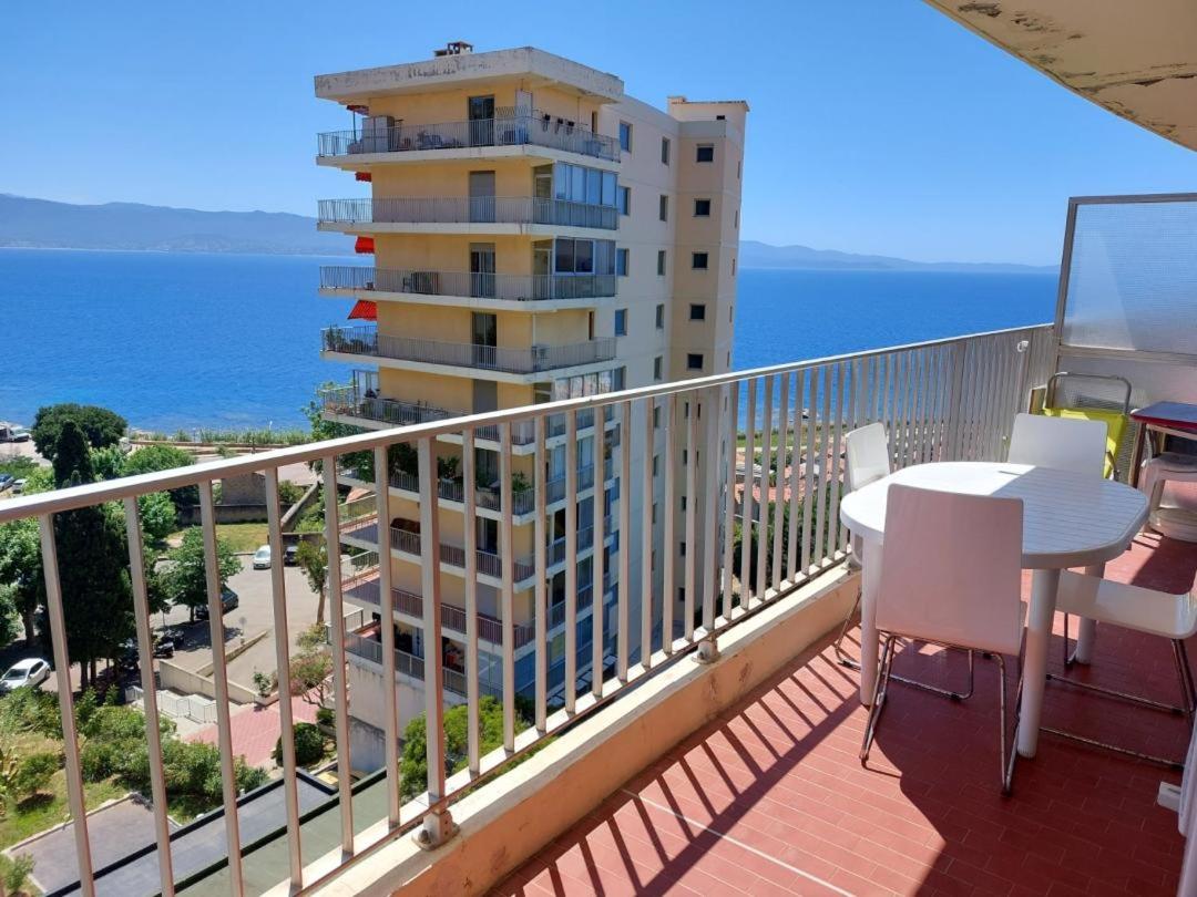 AJACCIO SANGUINAIRES APPT 3 P POUR 4 A 5 PERSONNES TTES COMMODITÉS TT CONFORT ! A 300M DES PLAGES ET A 5 MN DU CENTRE VILLE - B&B