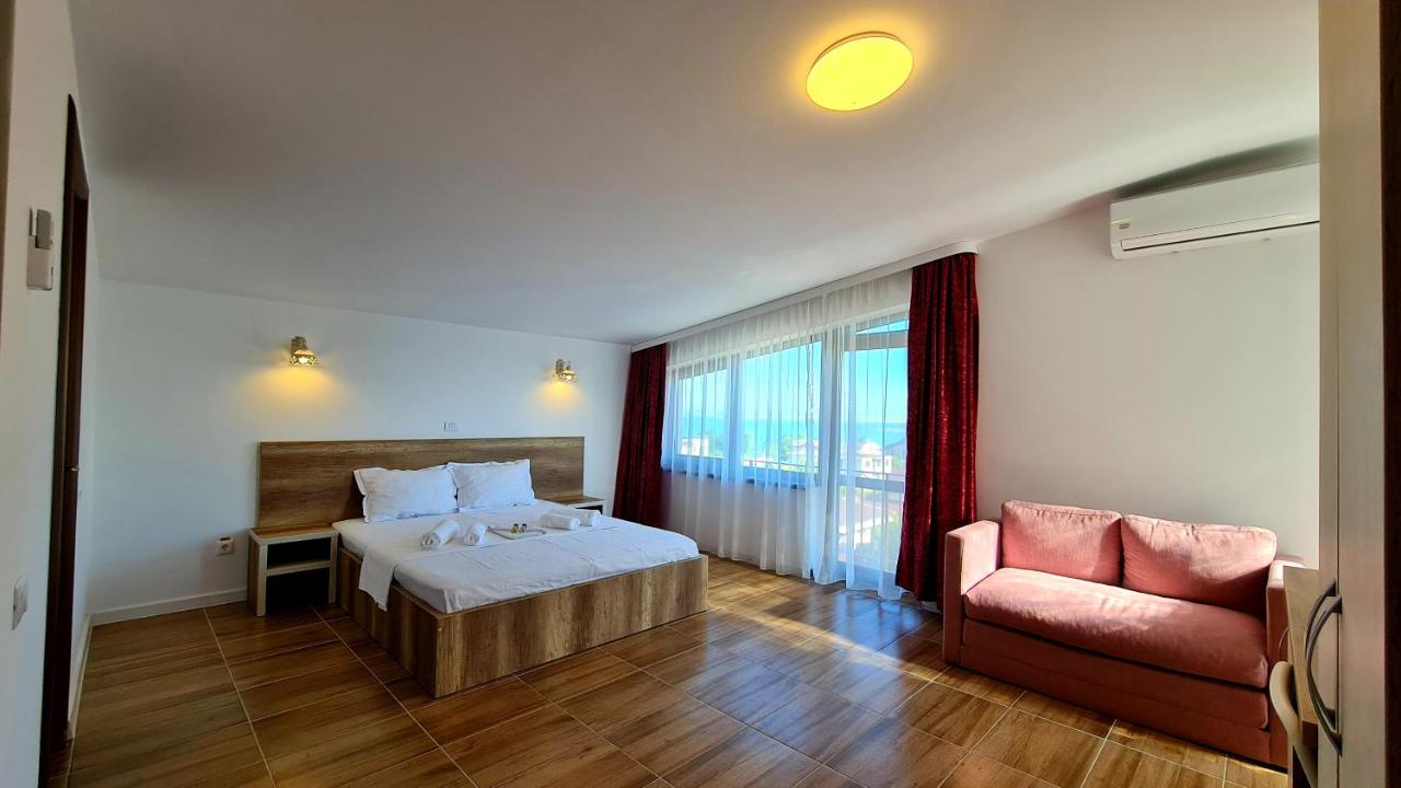 Camera Familiare con Vista Lago