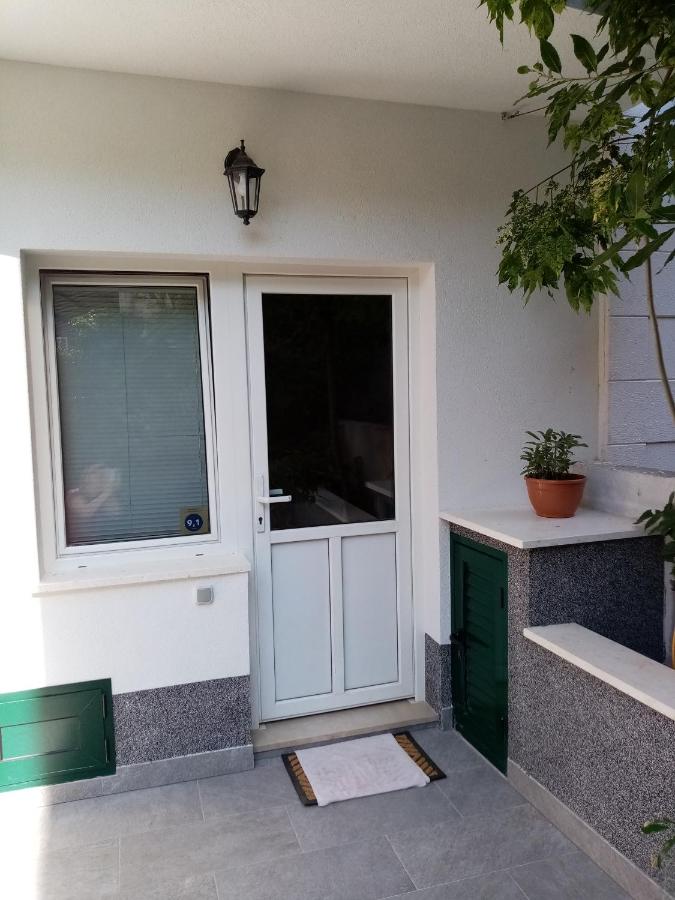 Apartment mit Balkon