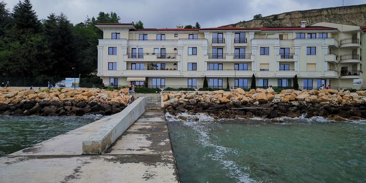 Apartments Poemia, complex Carpe Diem, free parking and unique view - B&B