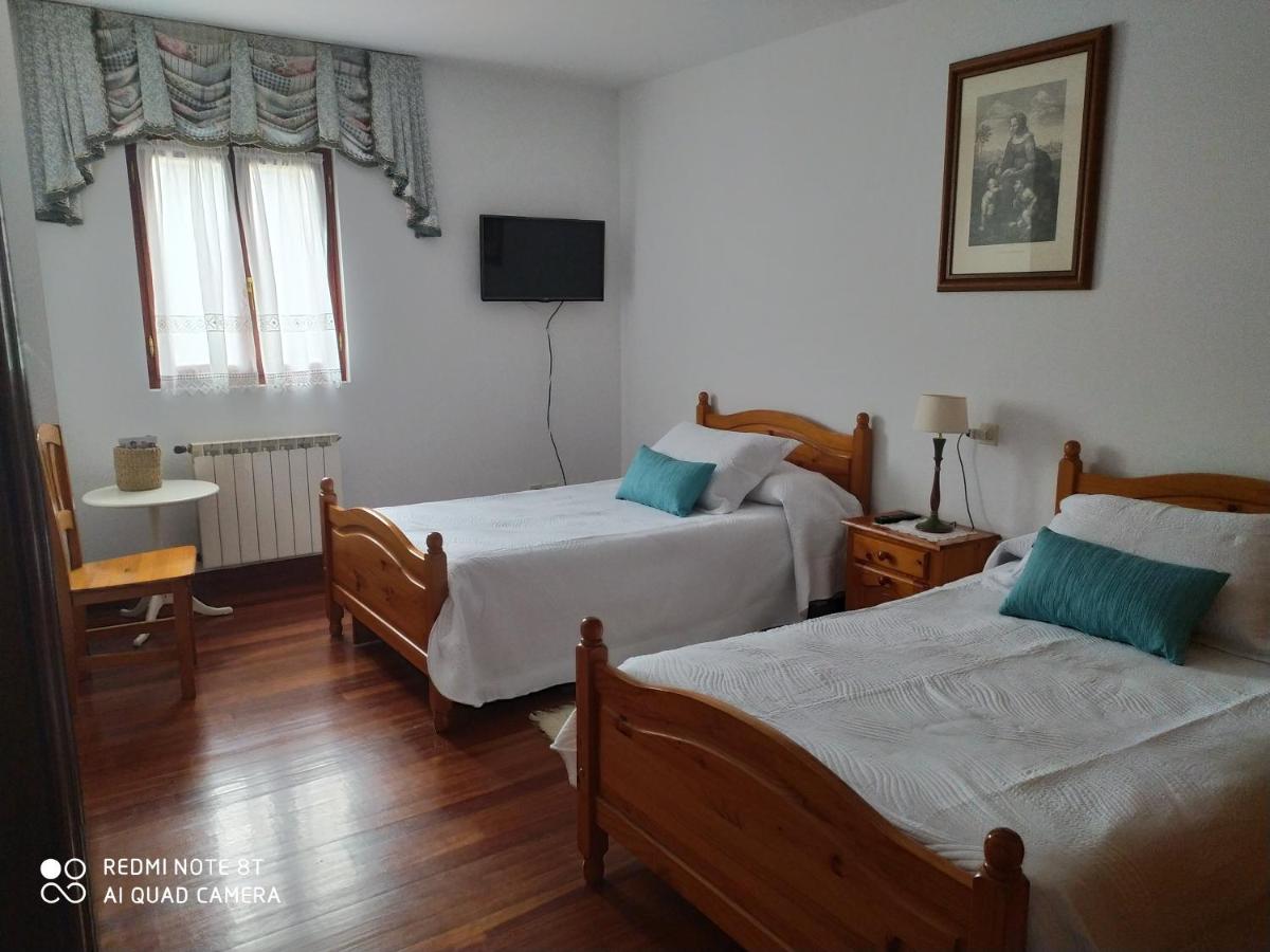 Camera Doppia con Letti Singoli e Bagno in Comune