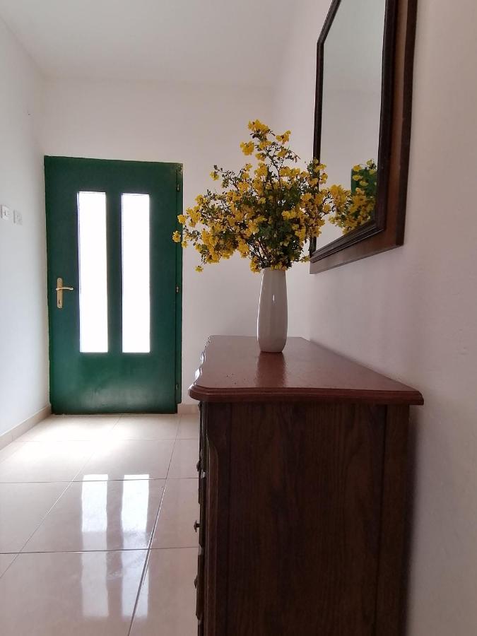 Apartment Borovi with terrace and parking Podaca - B&B