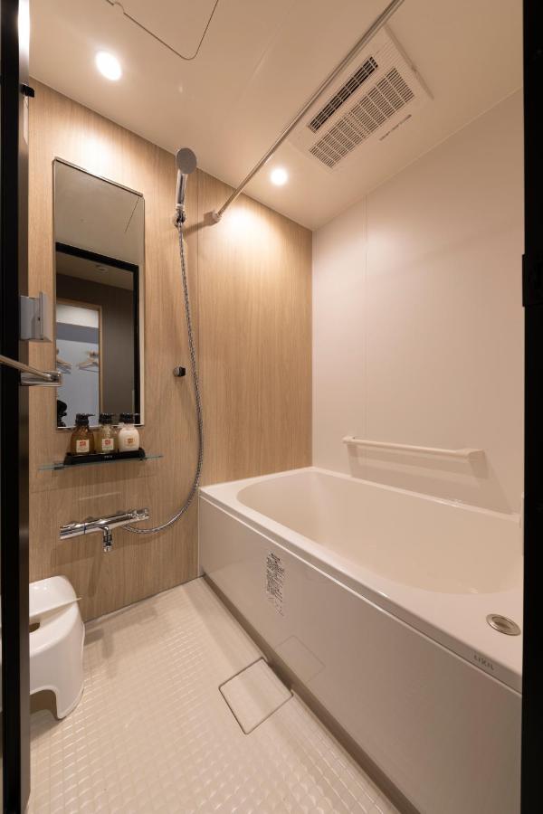 Three-Bedroom Apartment with Dining Table