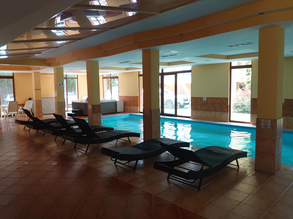 Coke Wellness Apartman - B&B Siófok