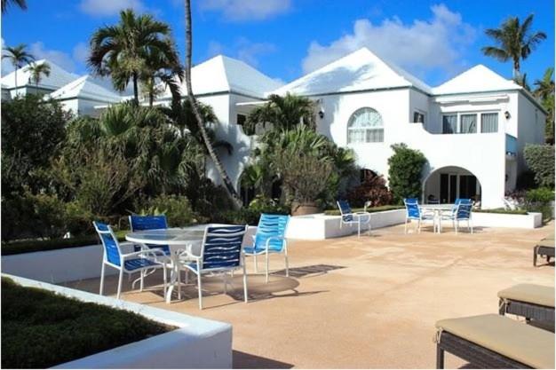 B&B Creek Village - Deluxe Sea View Villas at Paradise Island Beach Club Resort - Bed and Breakfast Creek Village