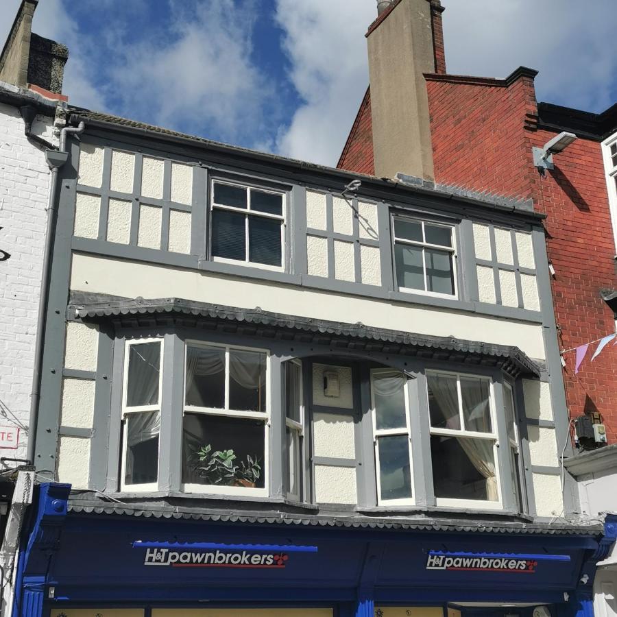 Huge 6-Bed Apartment in Darlington Centre - B&B