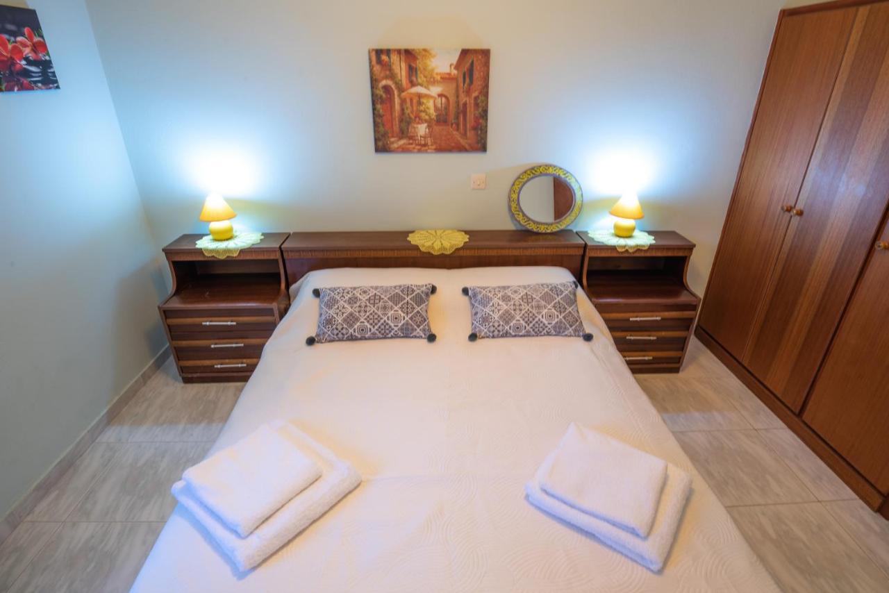 Two-Bedroom Apartment with Sofa Bed and Side Sea View